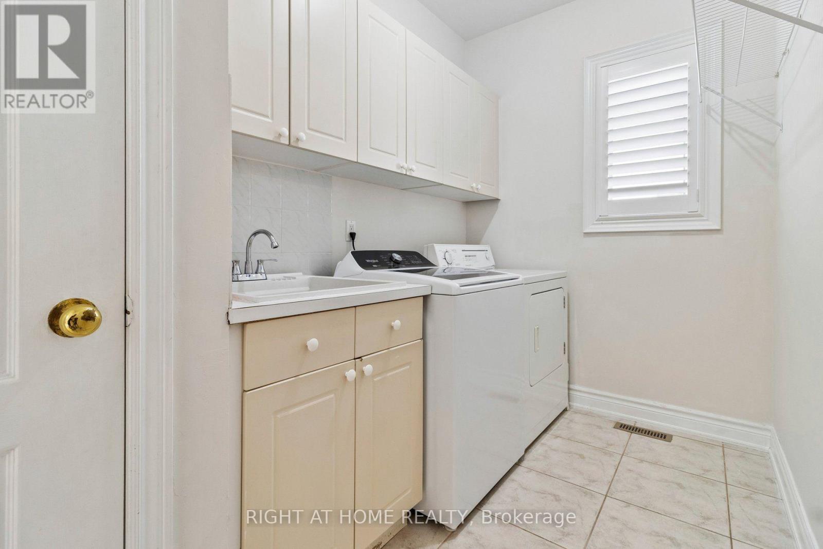35 Palace Court Property Photo 17