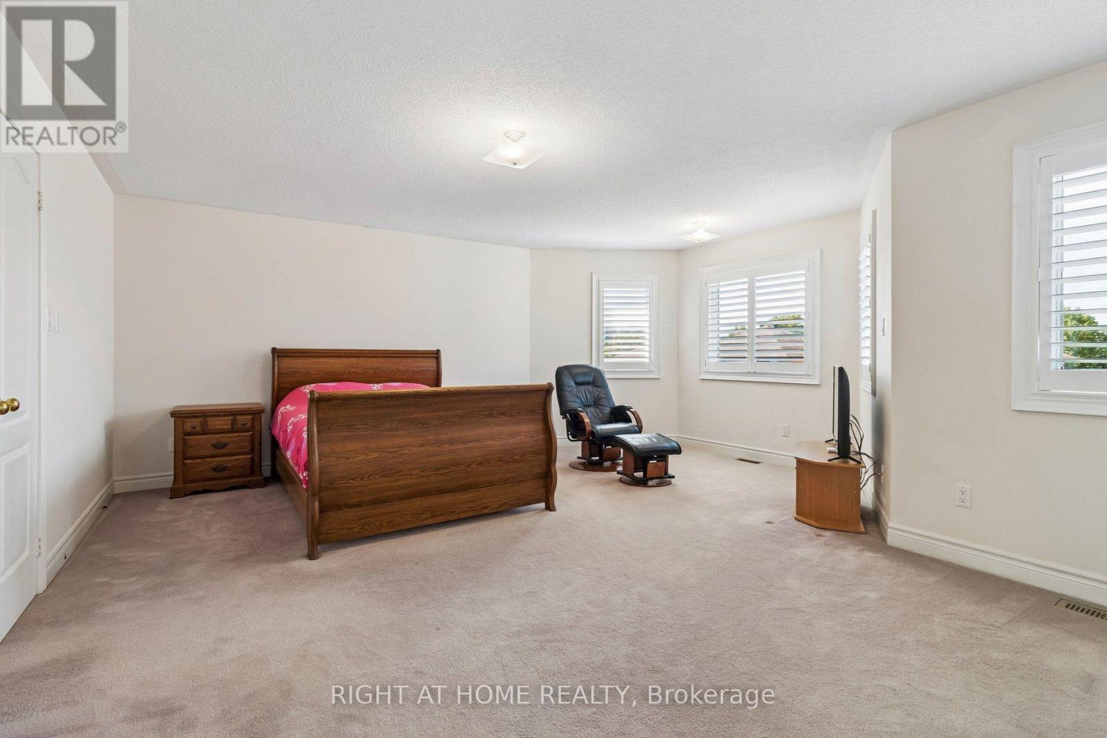 35 Palace Court Property Photo 19