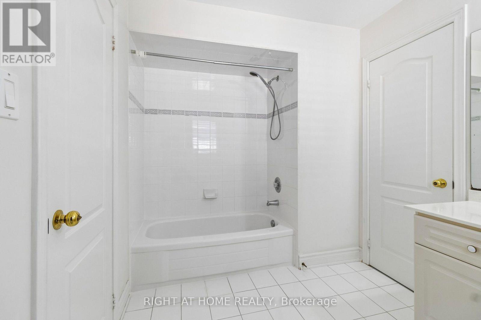 35 Palace Court Property Photo 26