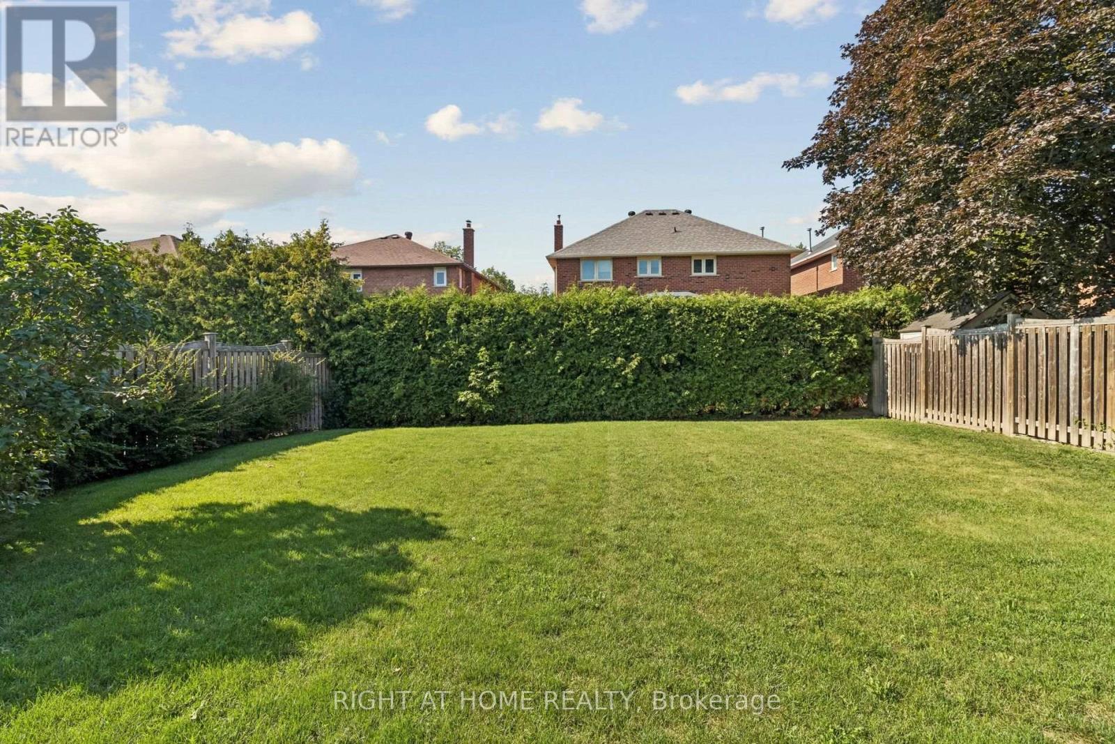 35 Palace Court Property Photo 28