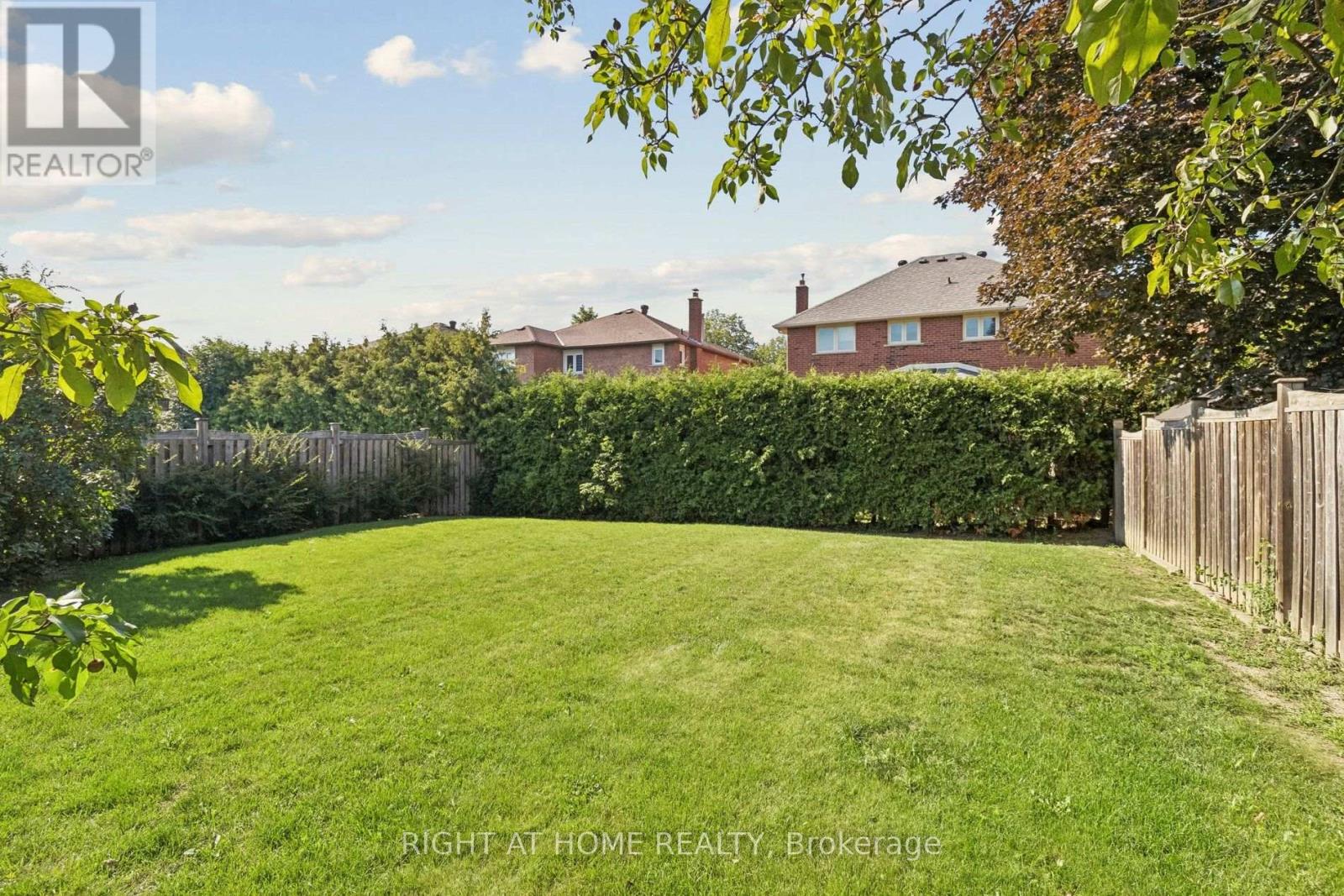 35 Palace Court Property Photo 29
