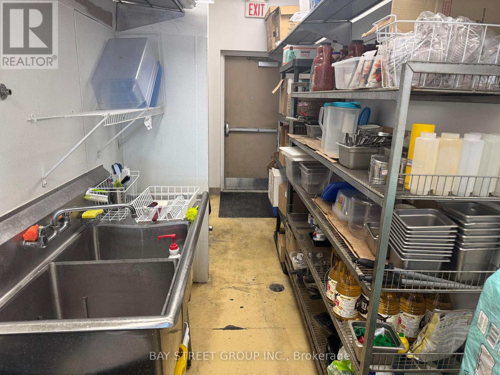 D111 - 15480 Bayview Avenue Property Photo 10