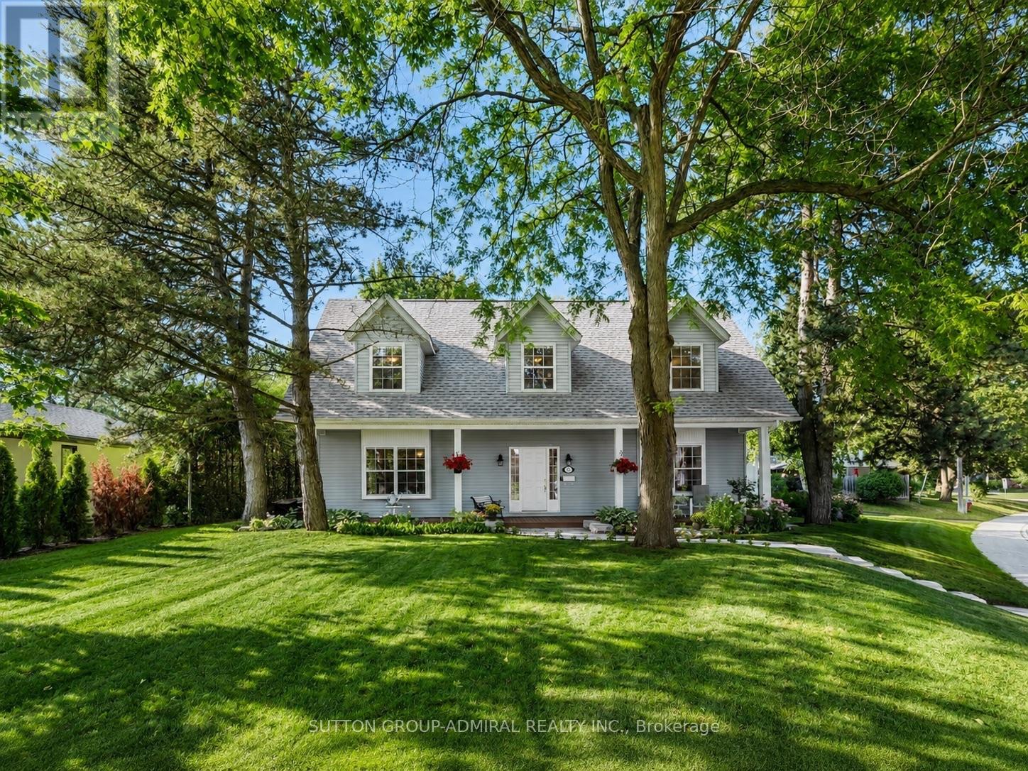 54 STARLIGHT CRESCENT