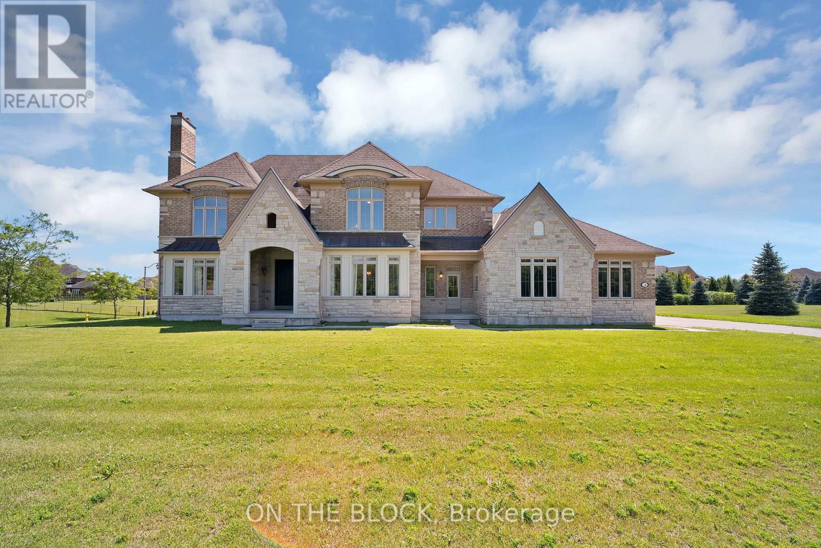 24 Whitewood Drive Property Photo 1