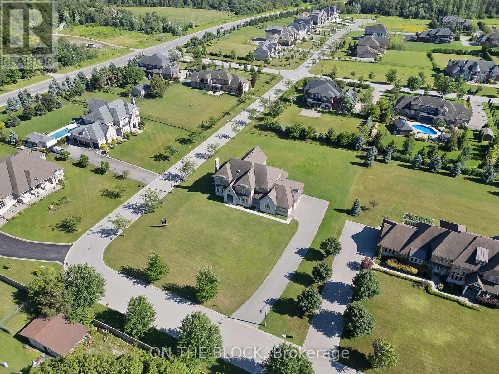 24 Whitewood Drive Property Photo 2