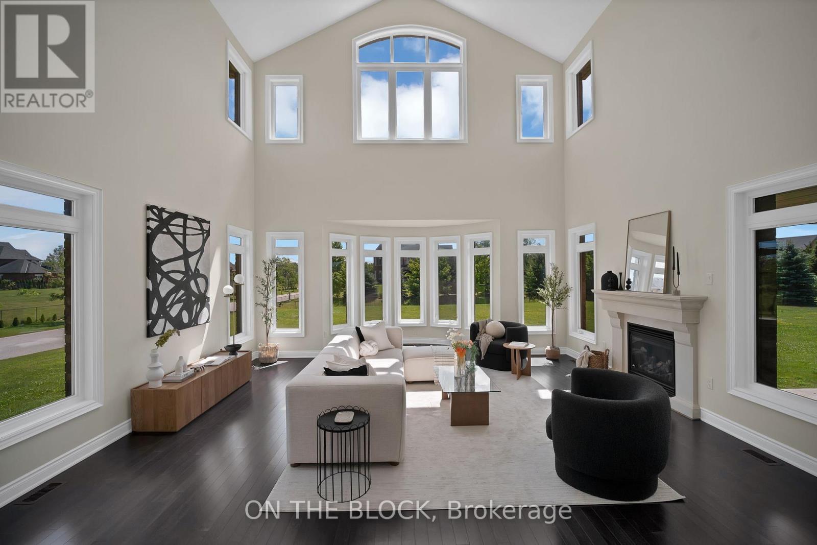 24 Whitewood Drive Property Photo 6