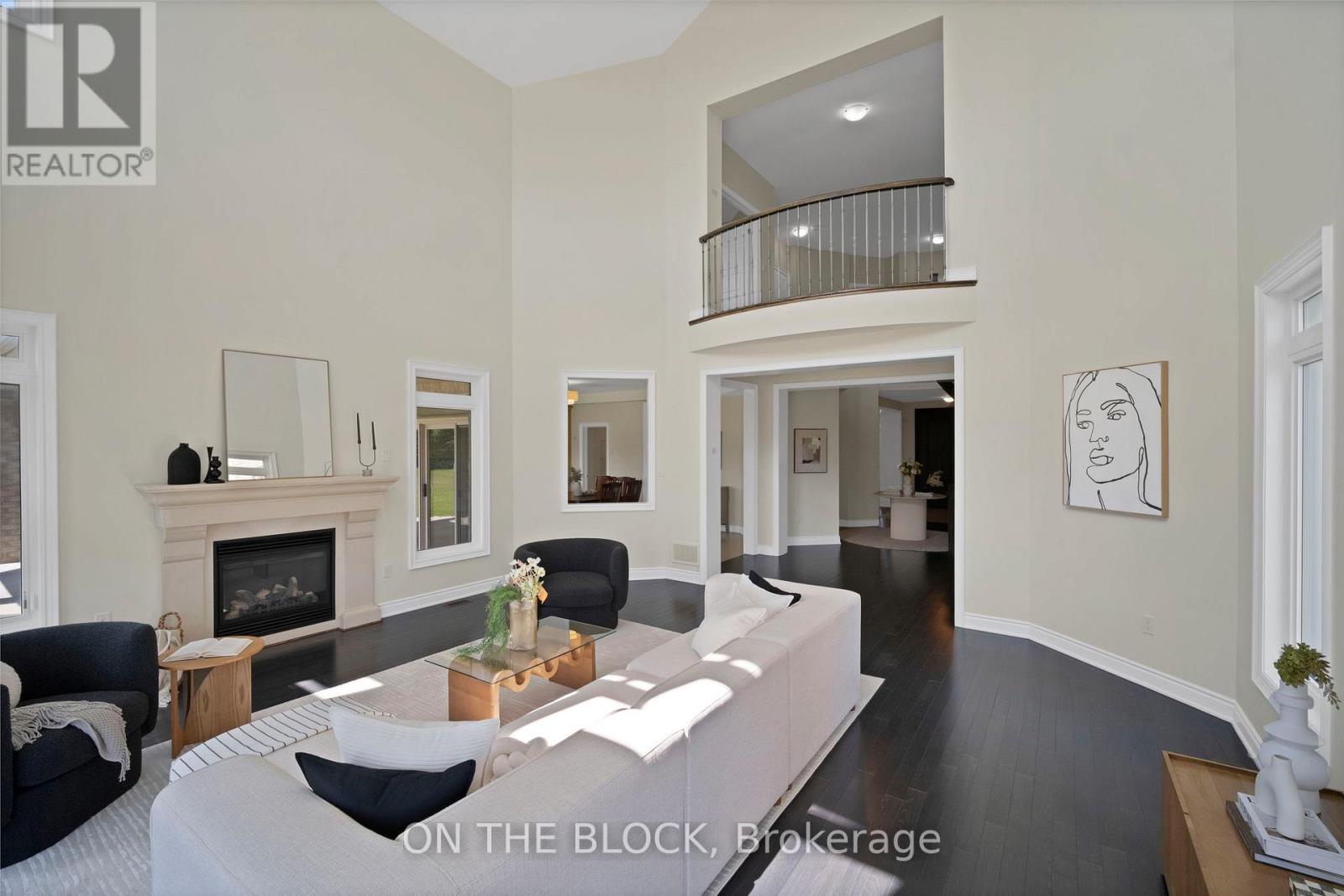24 Whitewood Drive Property Photo 8