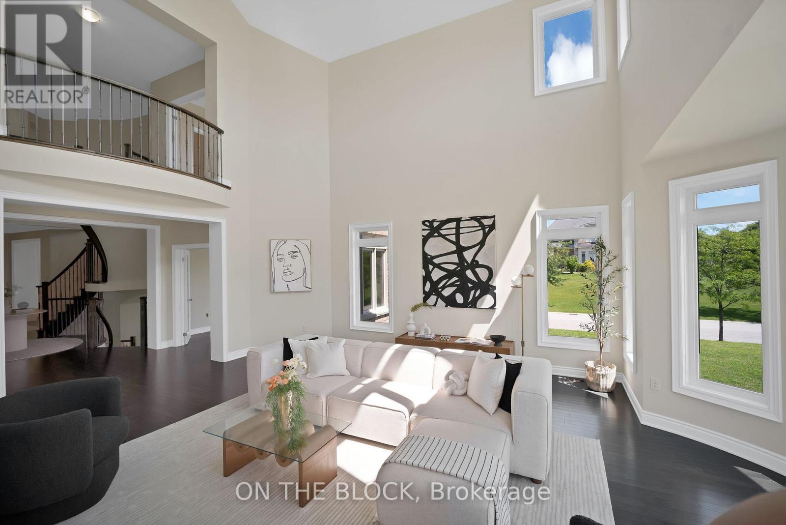 24 Whitewood Drive Property Photo 9