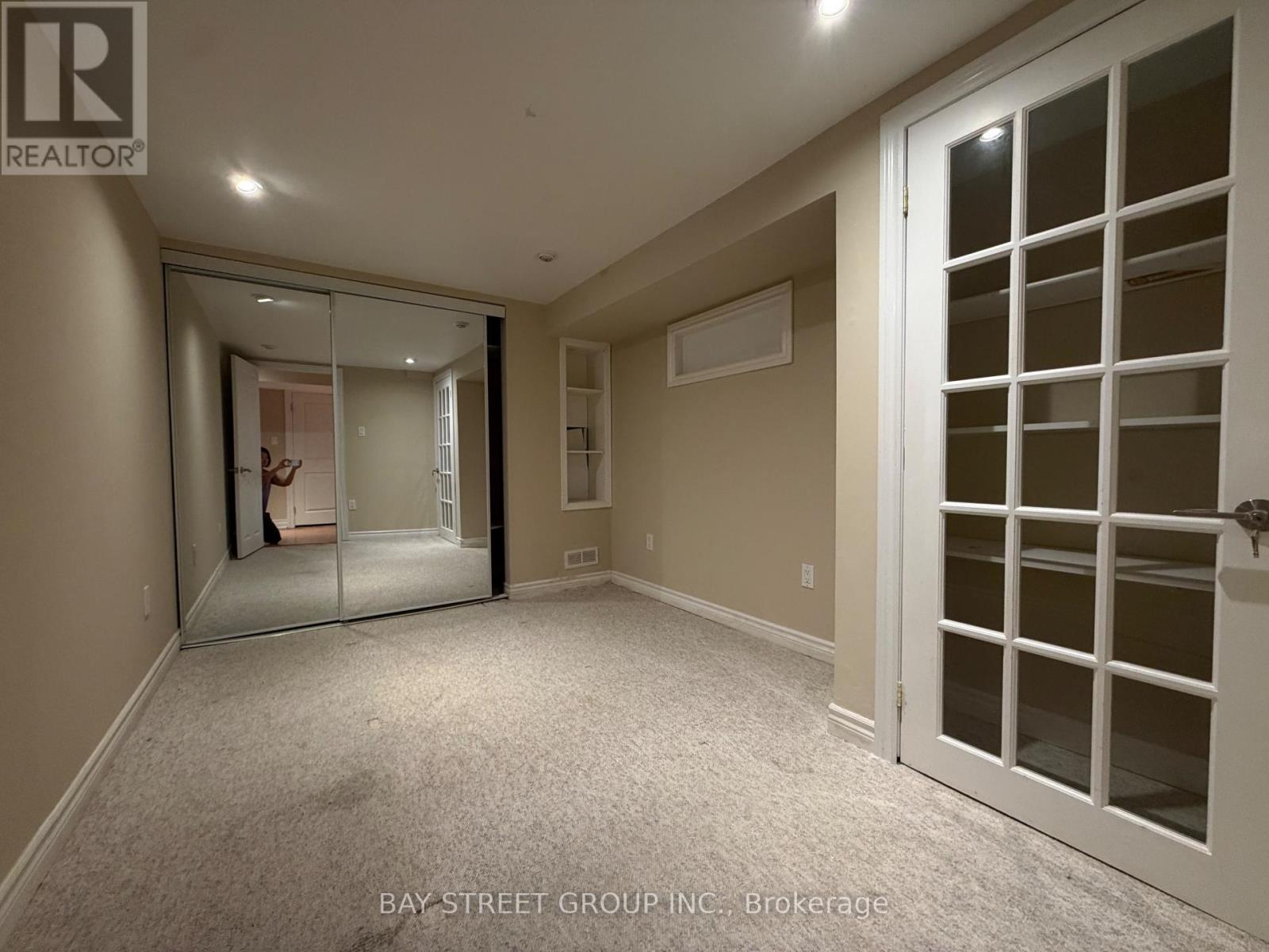 56 Albright (lower) Crescent Property Photo 7