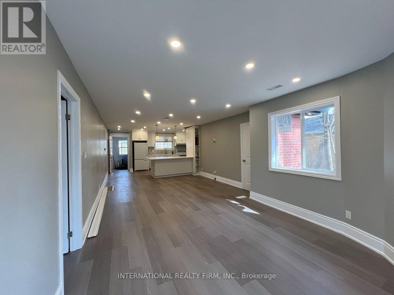 101 - 73 Murray Drive Property Photo 12