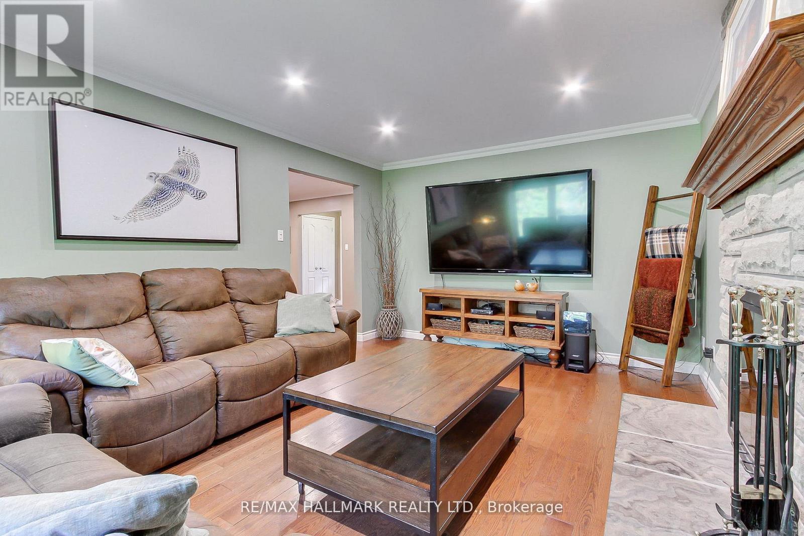 865 Arnold Crescent Property Photo 20