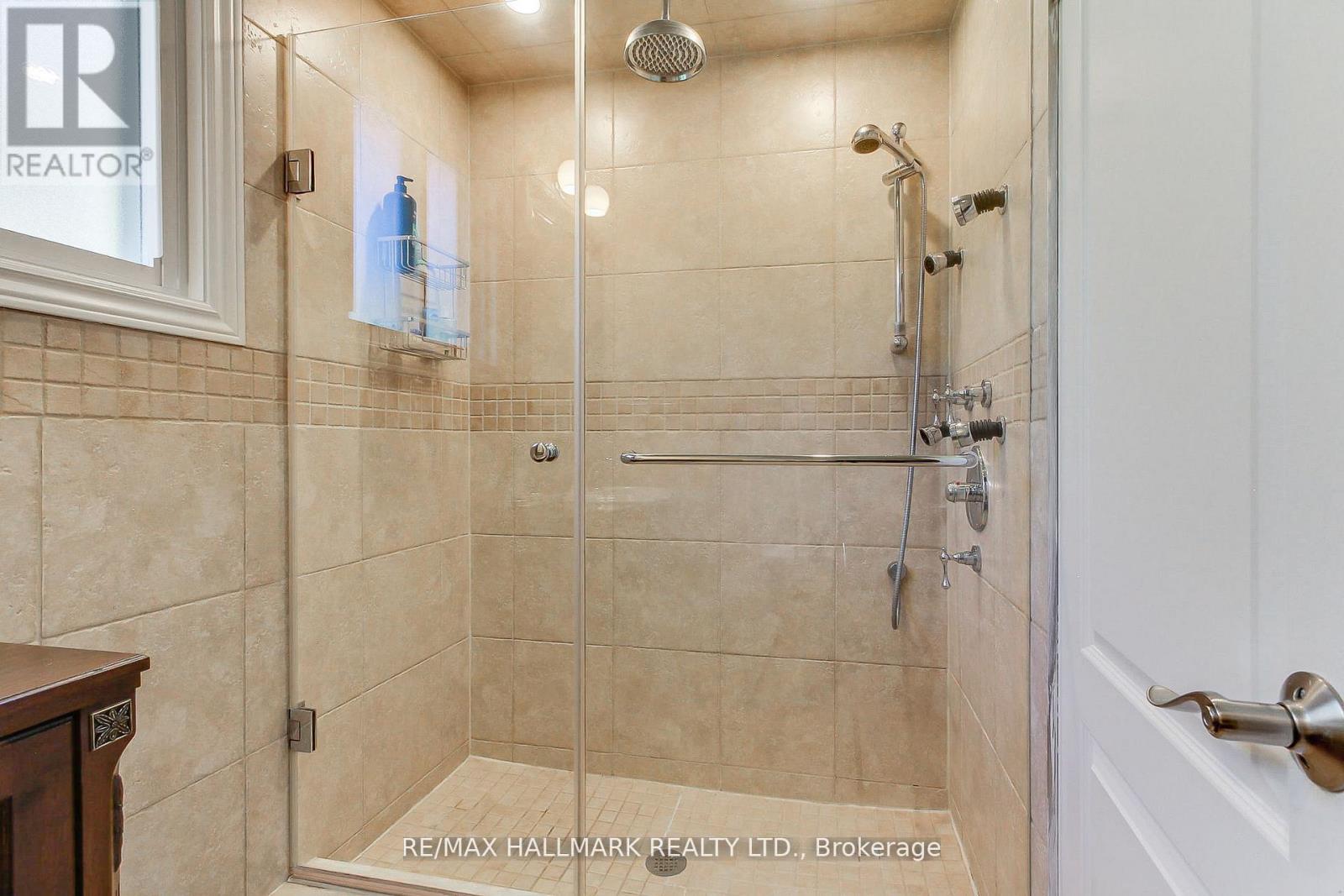 865 Arnold Crescent Property Photo 27