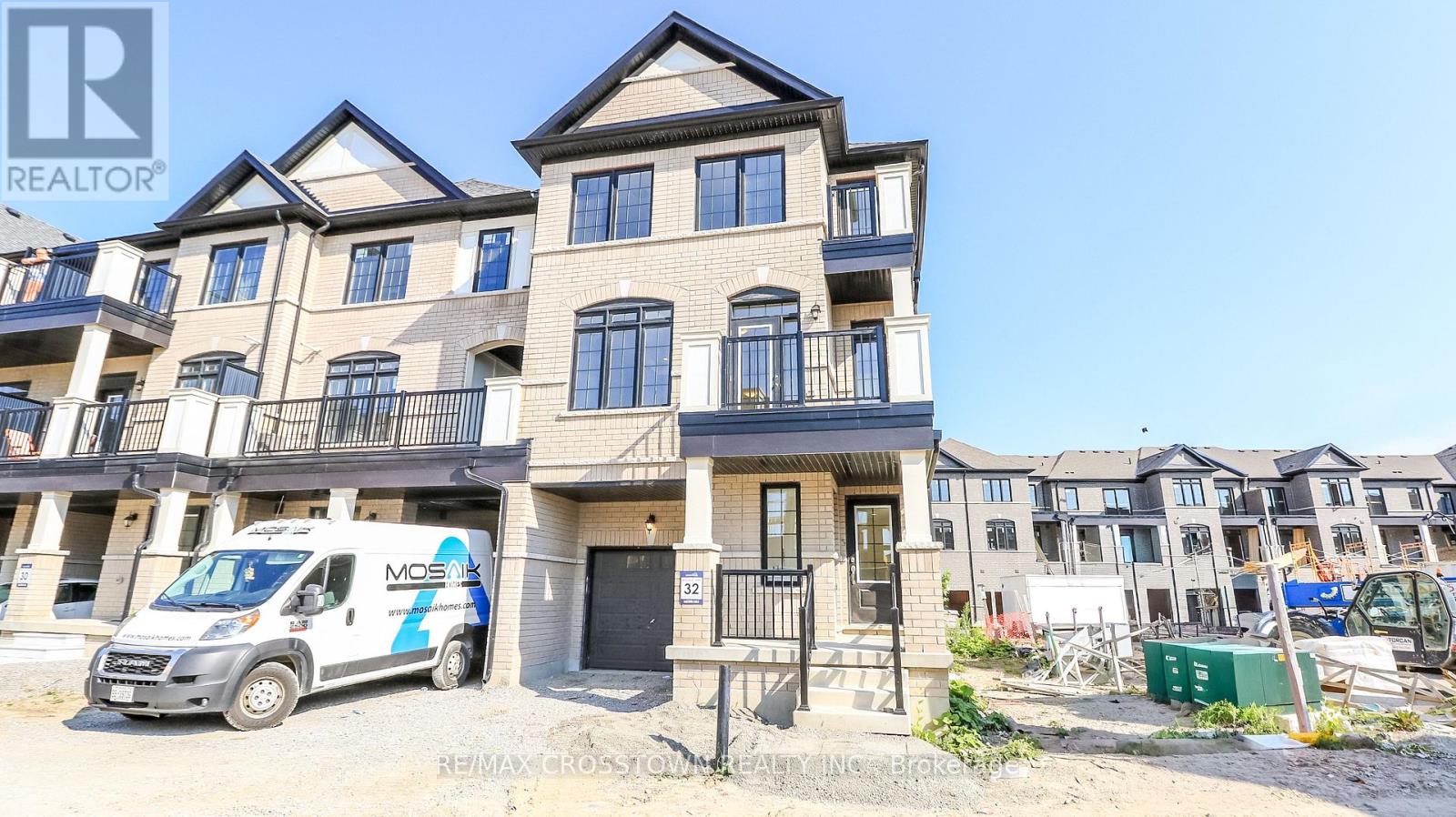 32 - 1985 MATTEER COURT