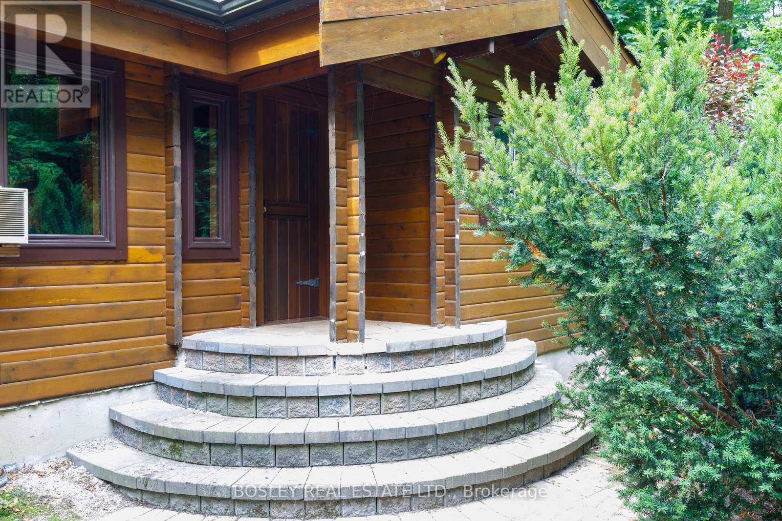 5983 5th Line Property Photo 2