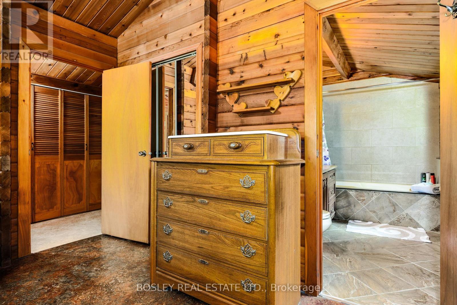 5983 5th Line Property Photo 22