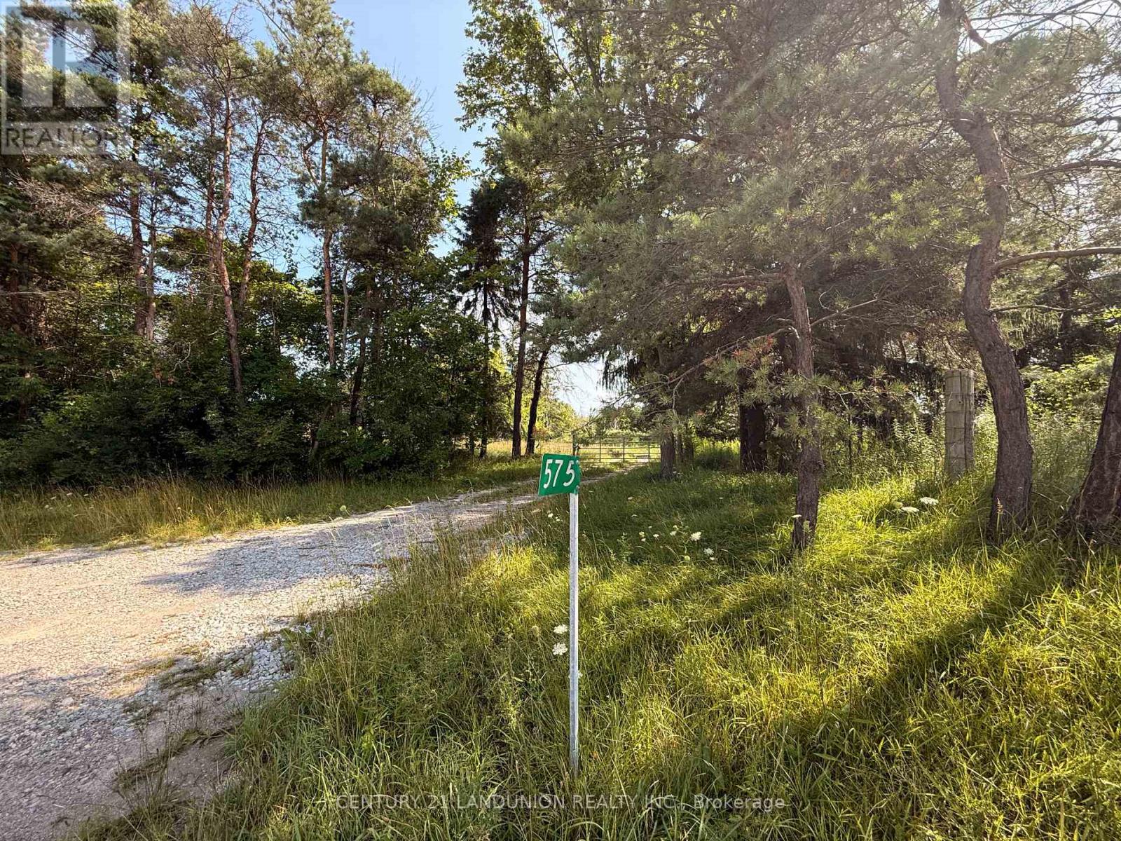 575 Reive Boulevard Property Photo 7