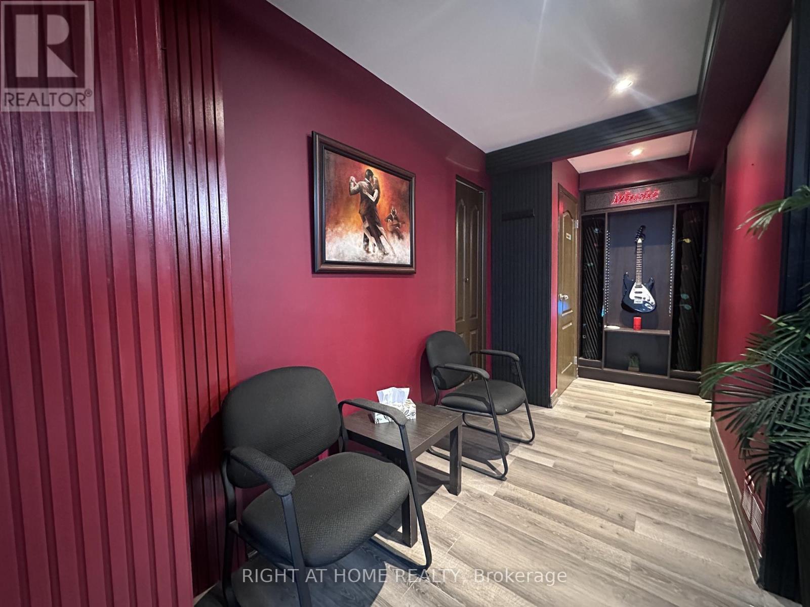 3 - 85 West Wilmot Street Property Photo 7