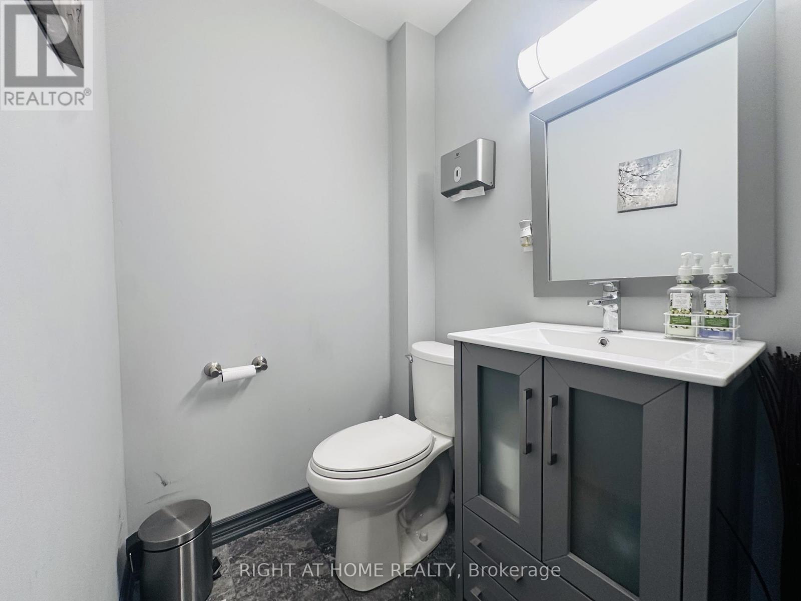 3 - 85 West Wilmot Street Property Photo 19