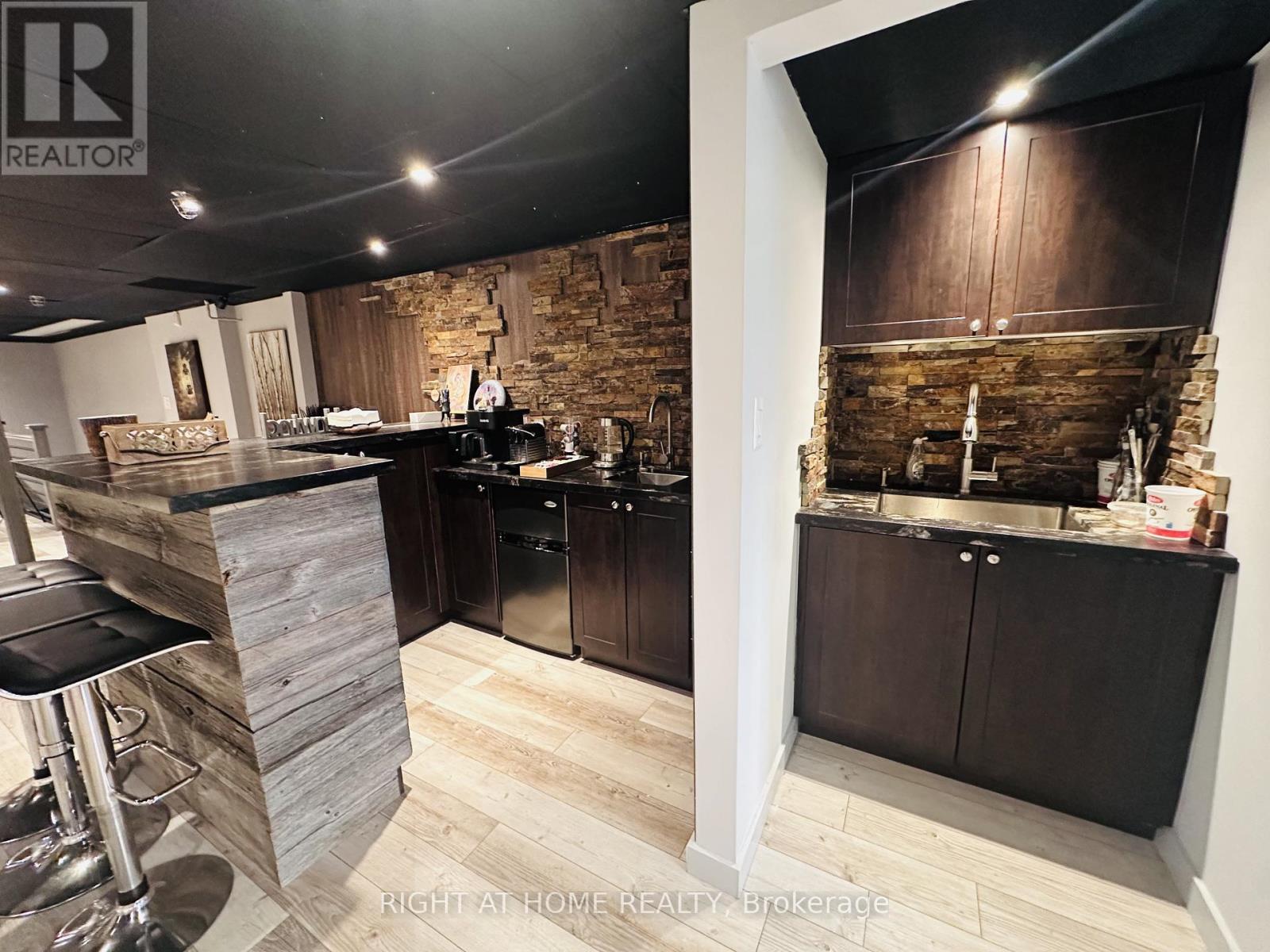 3 - 85 West Wilmot Street Property Photo 31