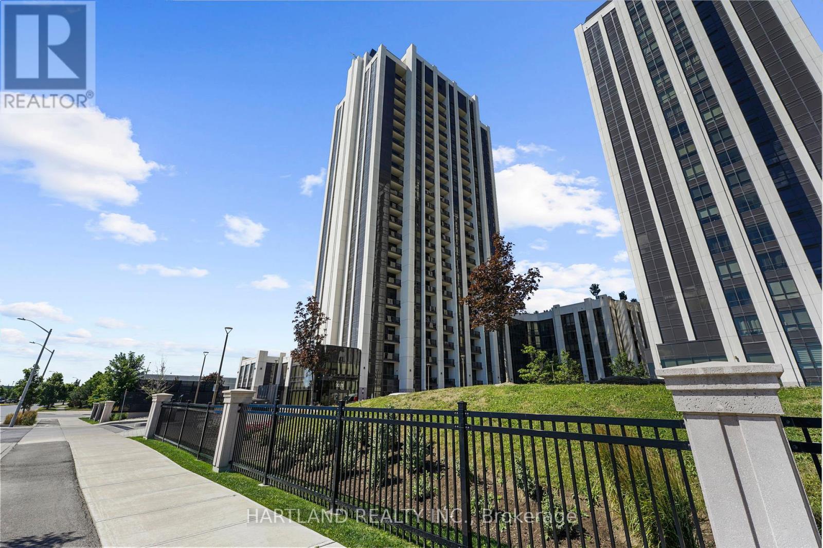 810 - 9075 JANE STREET Property Photo 1