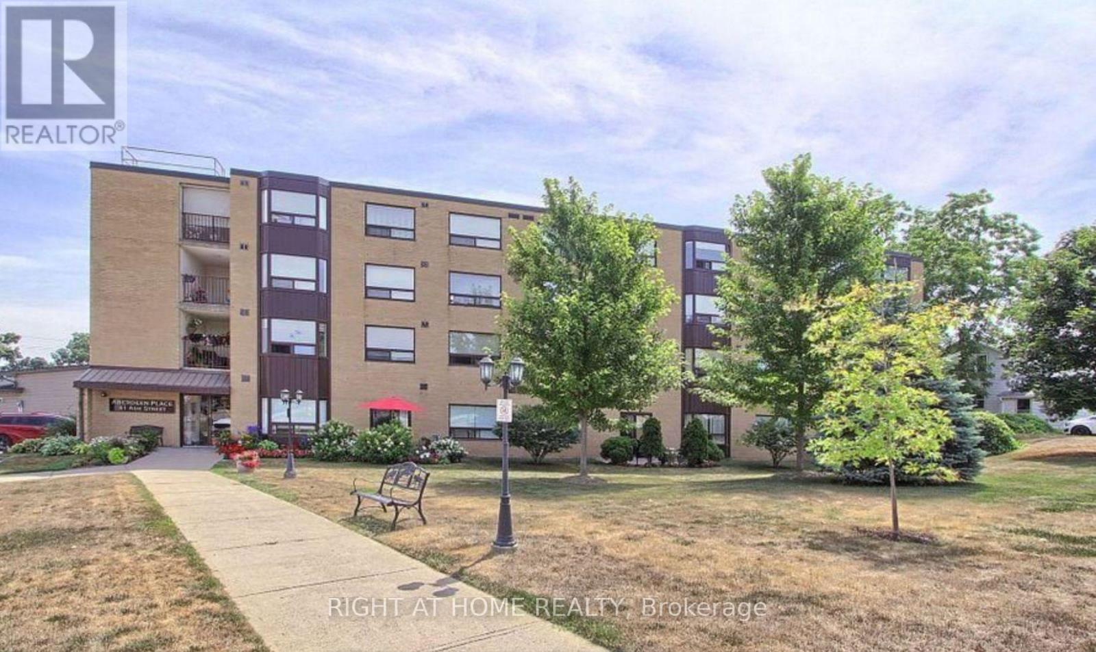 402 - 41 ASH STREET