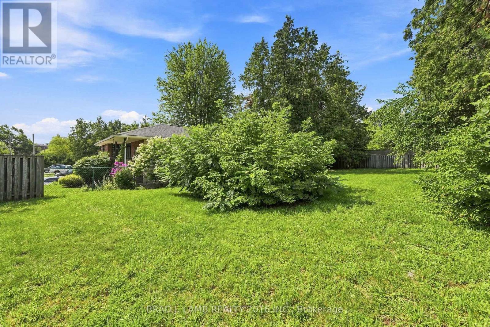 W/s Jackson Point Avenue W Property Photo 8