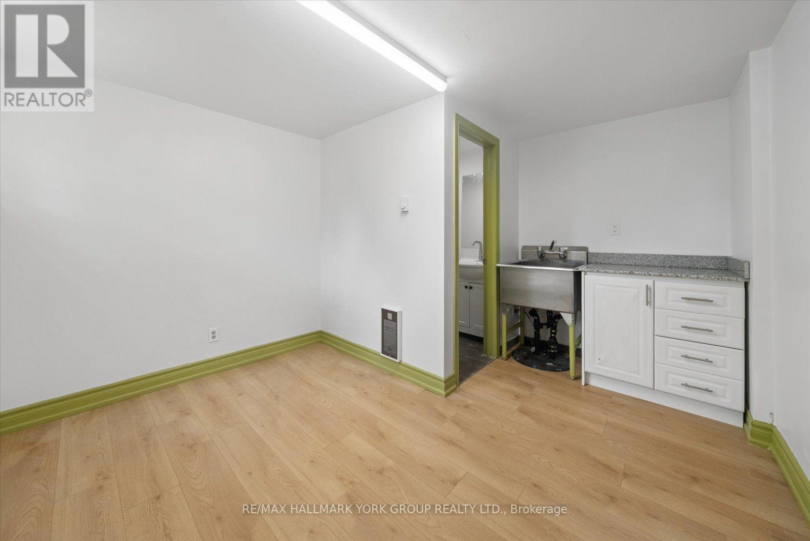 B - 360 Osborne Street Property Photo 12