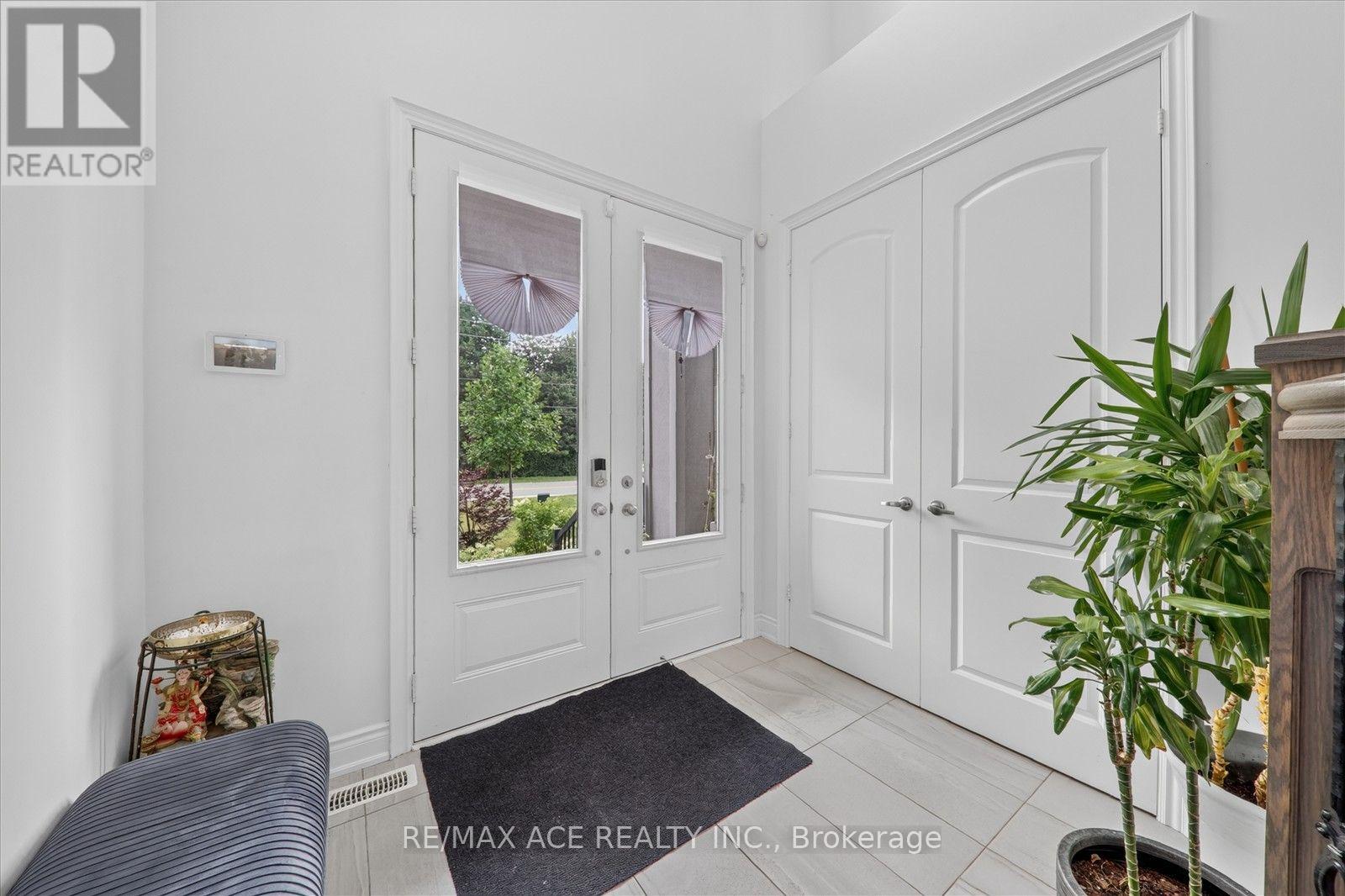 7607 Ninth Line Property Photo 5