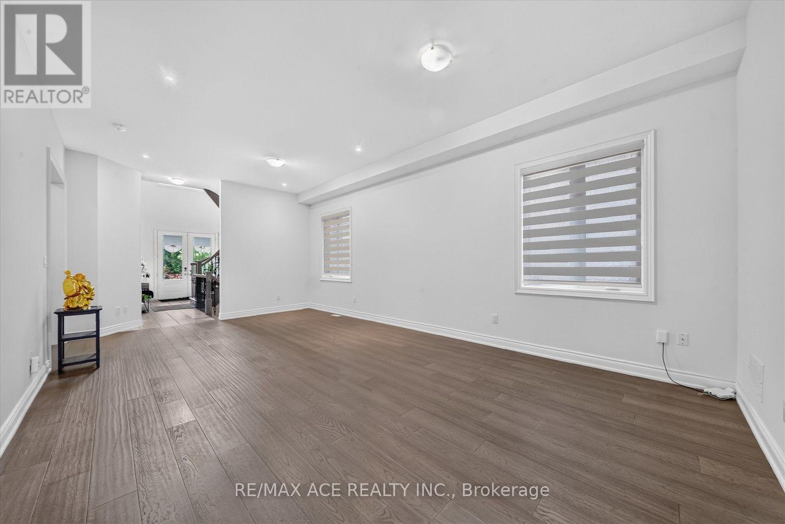7607 Ninth Line Property Photo 8