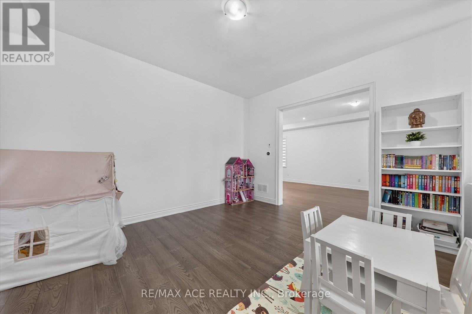 7607 Ninth Line Property Photo 10