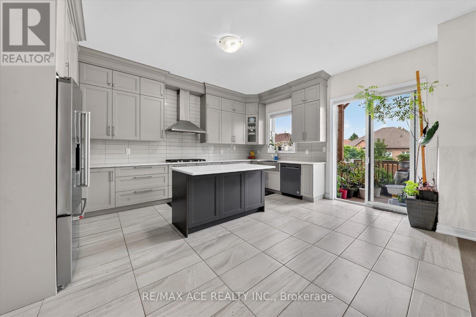 7607 Ninth Line Property Photo 14