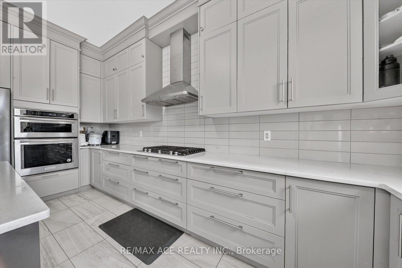 7607 Ninth Line Property Photo 16