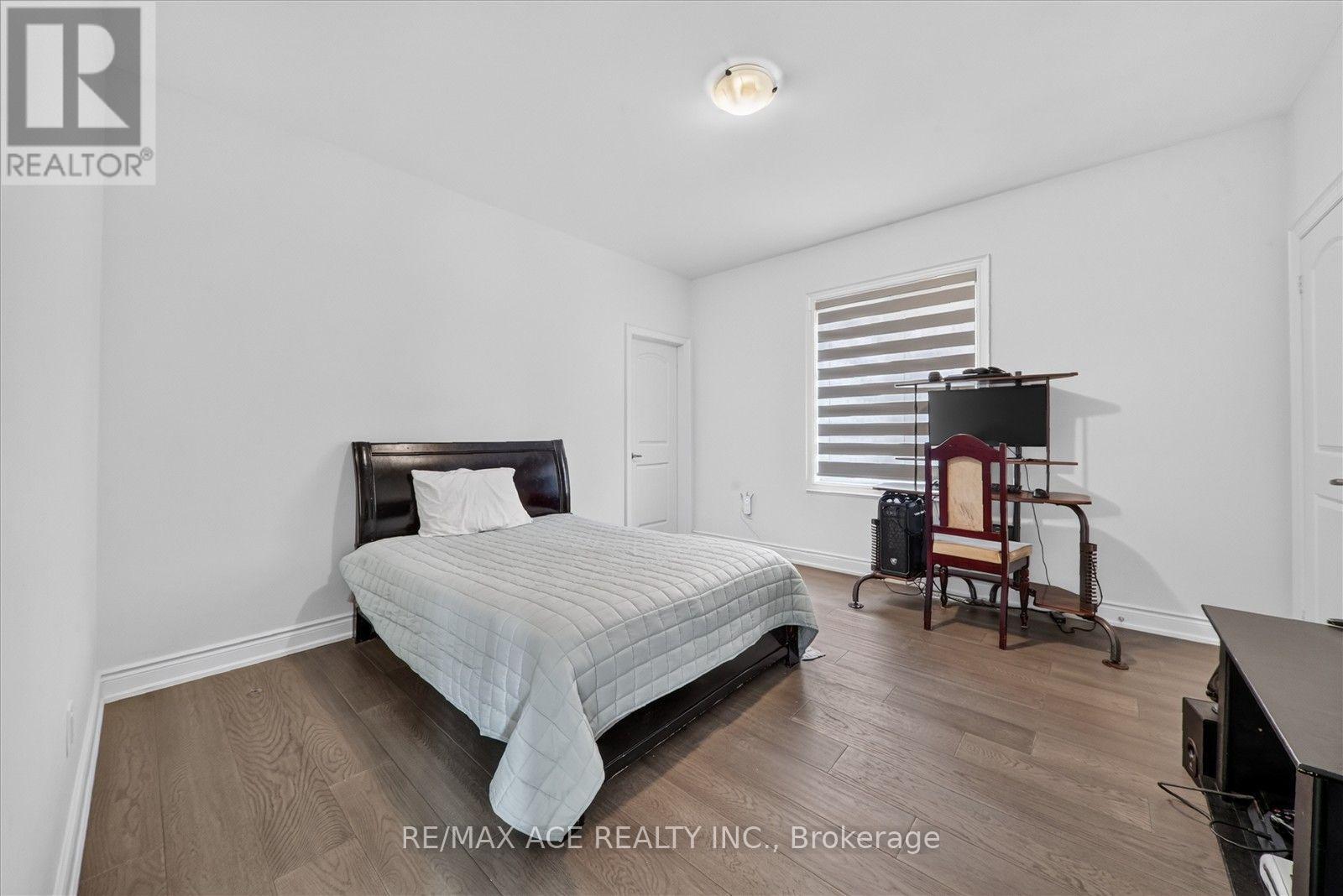 7607 Ninth Line Property Photo 29