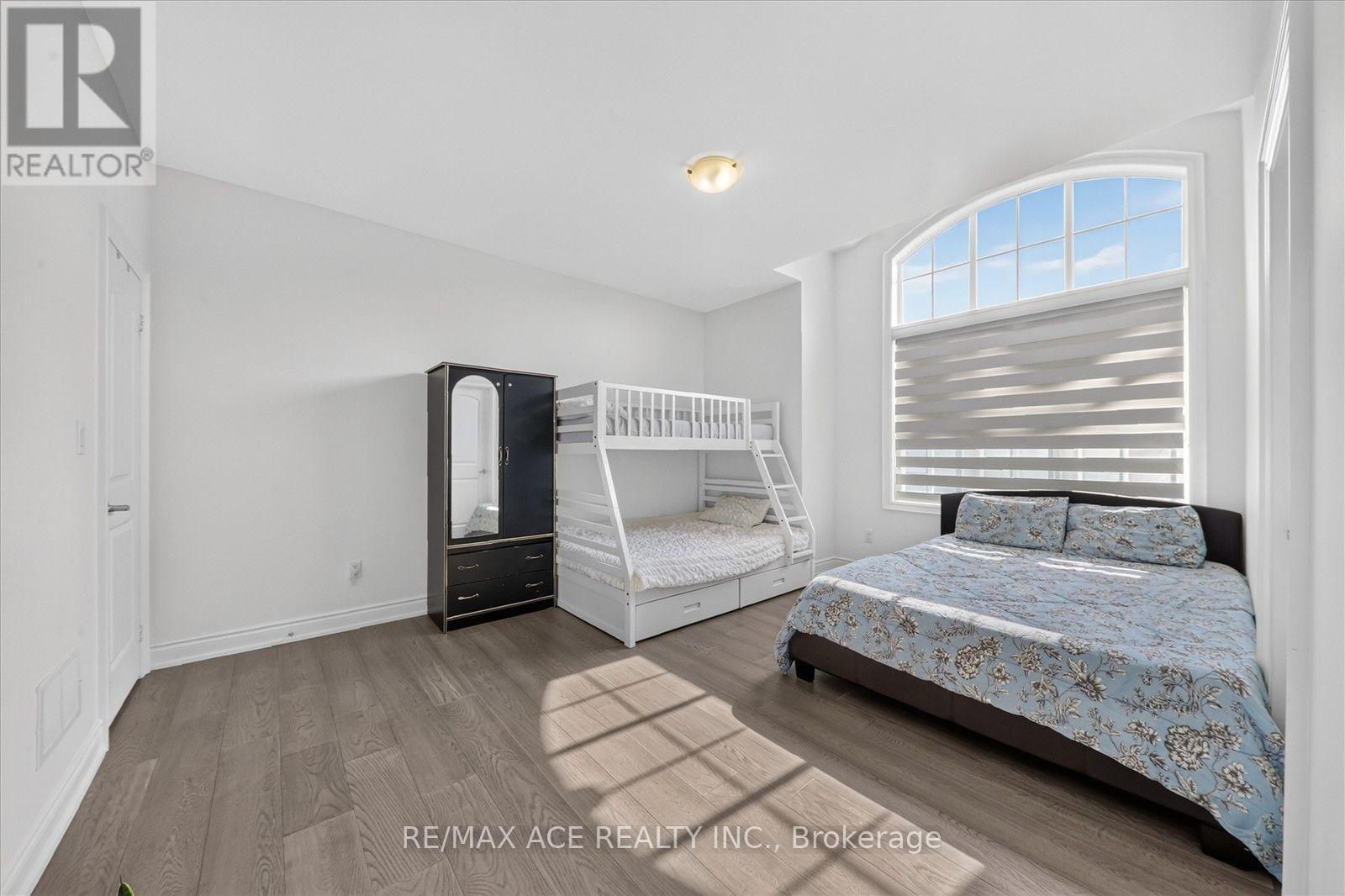 7607 Ninth Line Property Photo 32