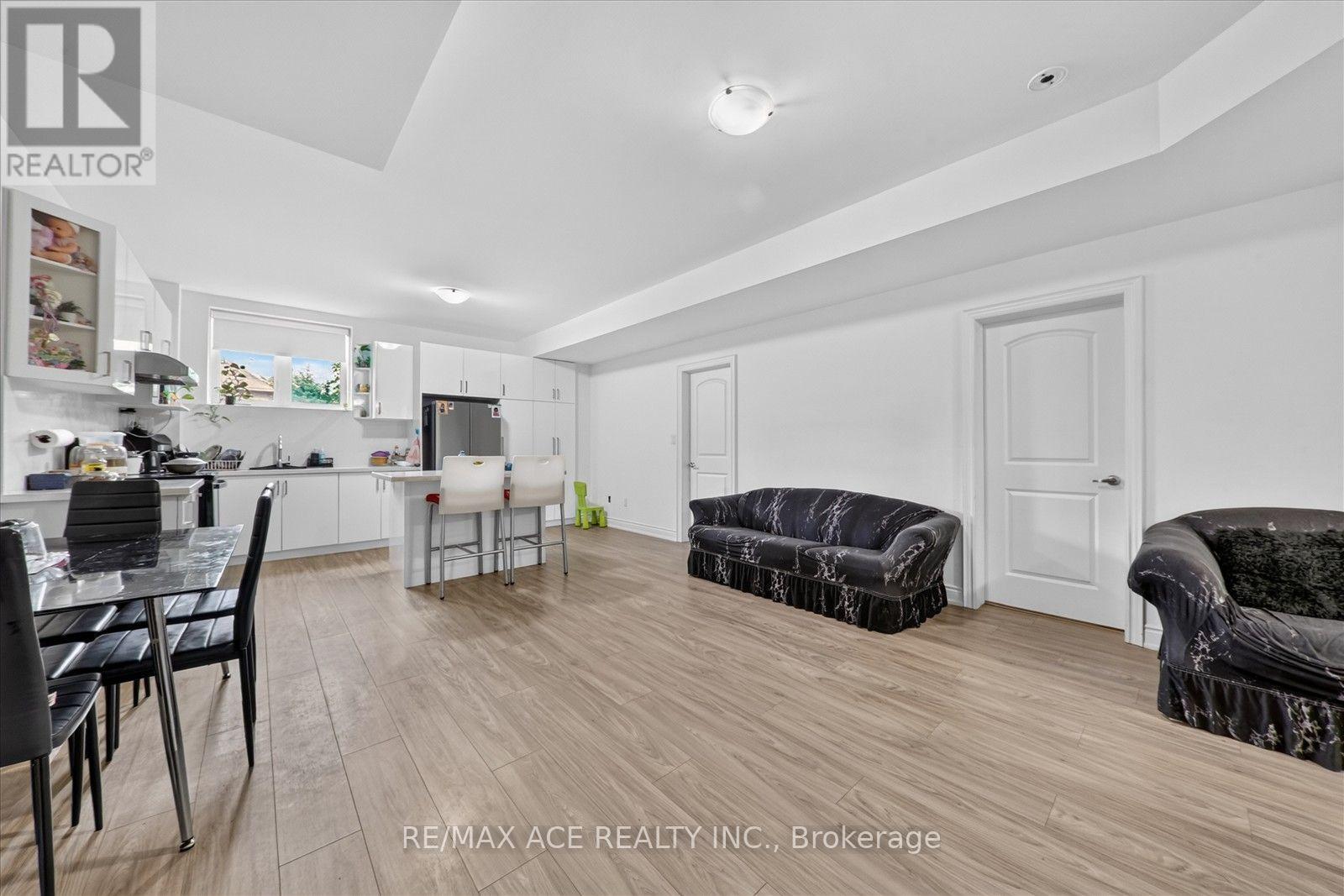 7607 Ninth Line Property Photo 37