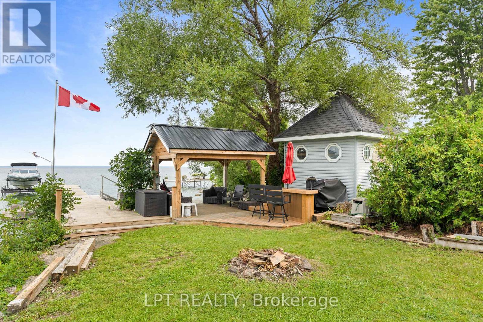 427 Lake Drive E Property Photo 1