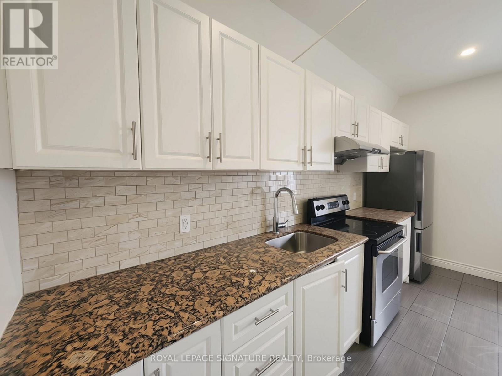 Upper 1 - 15 Barrie Street Property Photo 4