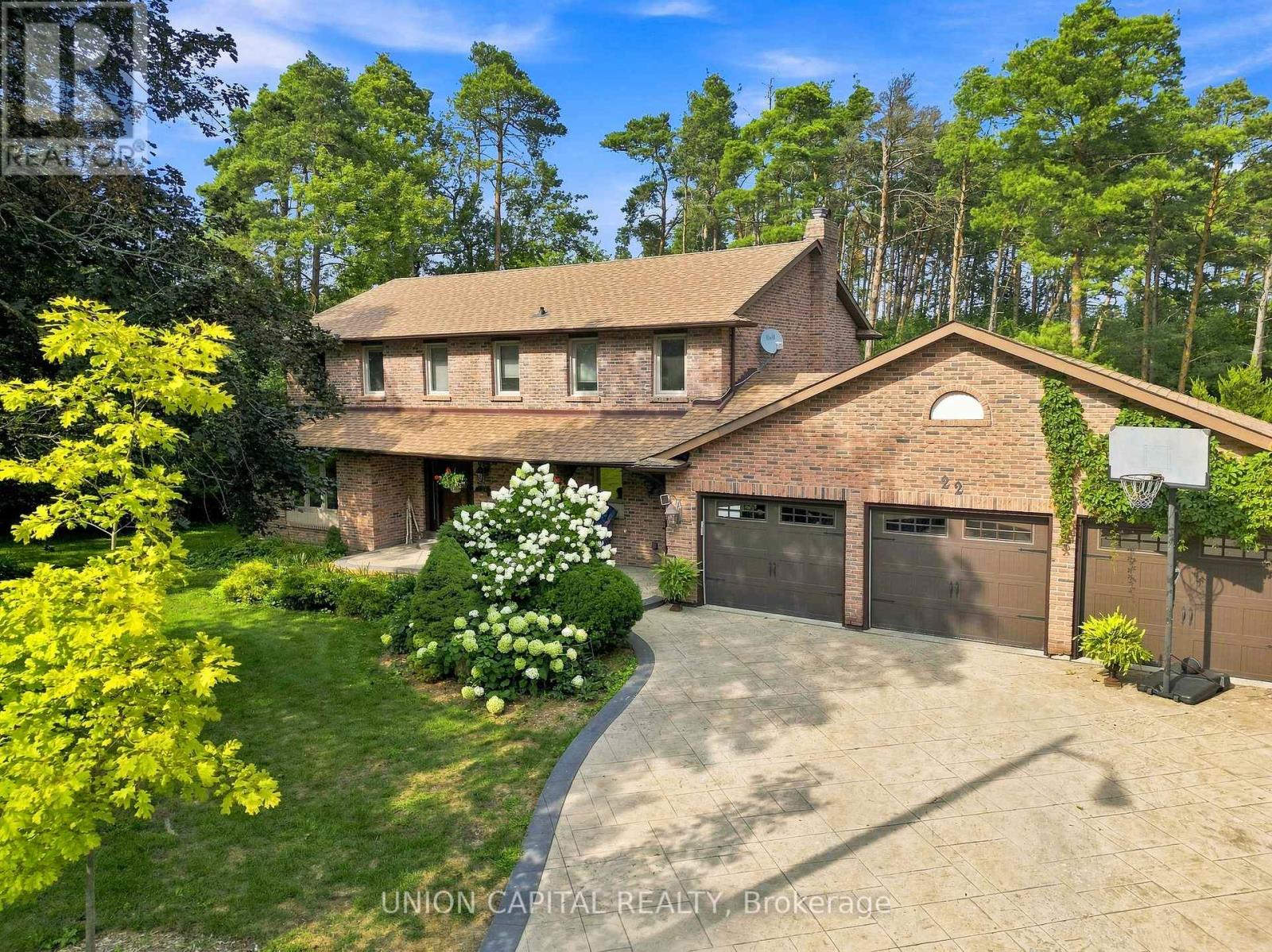 22 CYNTHIA CRESCENT