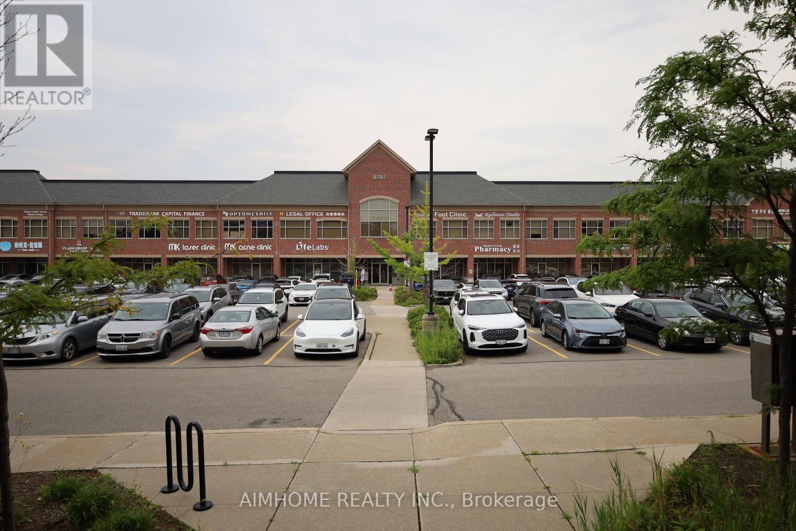 226 - 8787 Woodbine Avenue Photo de la propriété 1