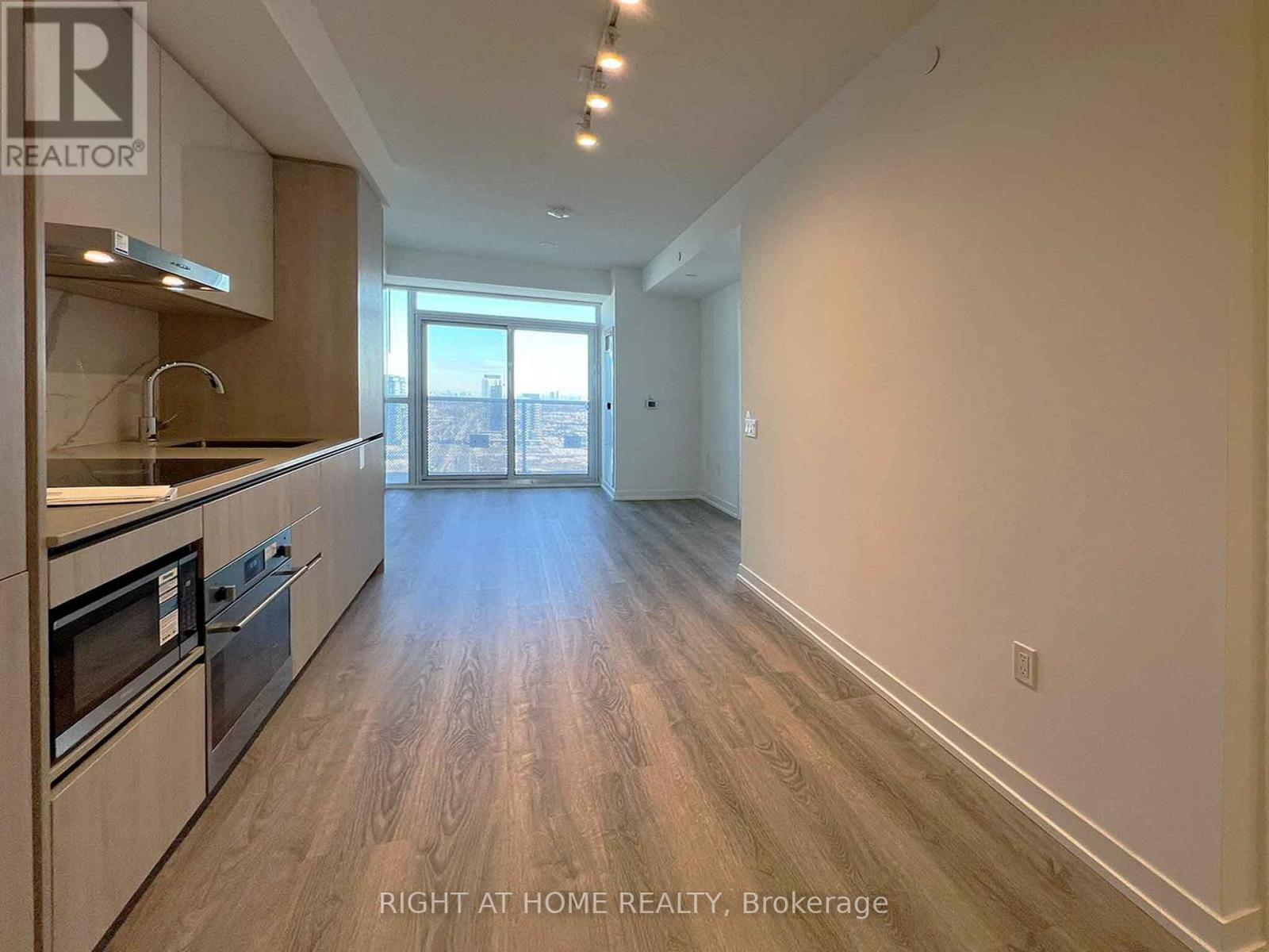 3907 - 8 Interchange Way Property Photo 4