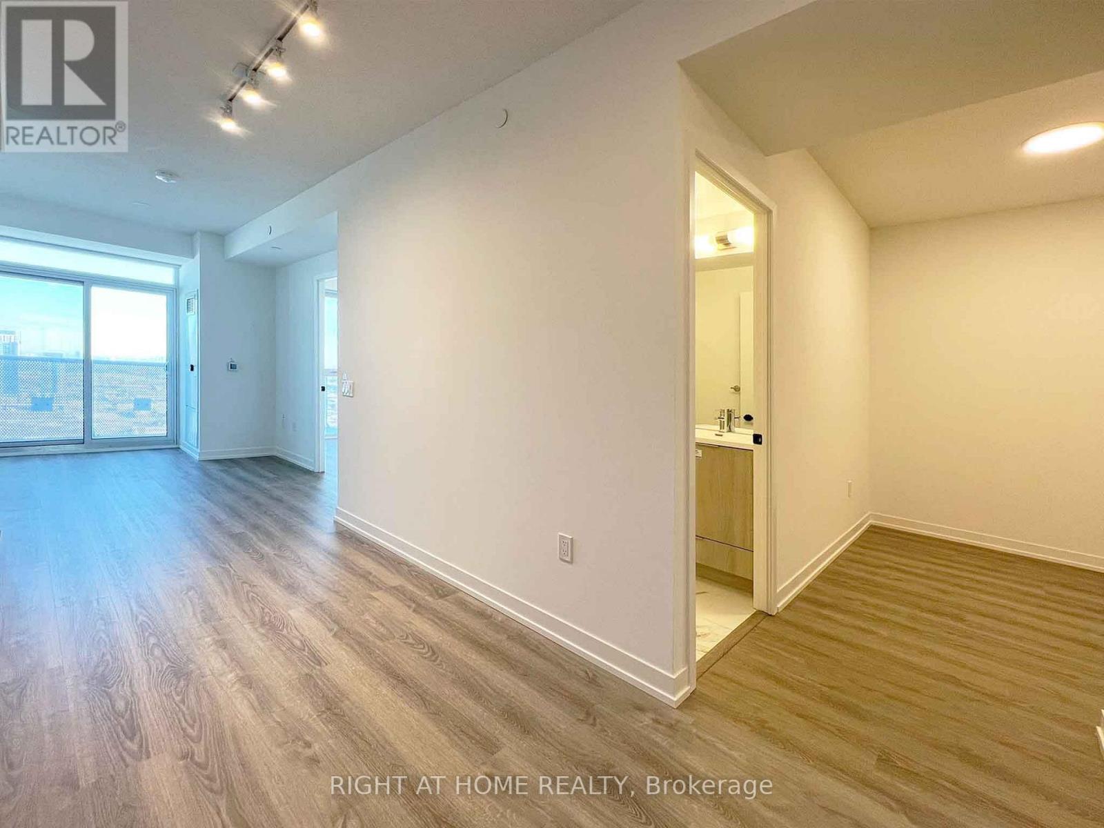 3907 - 8 Interchange Way Property Photo 5