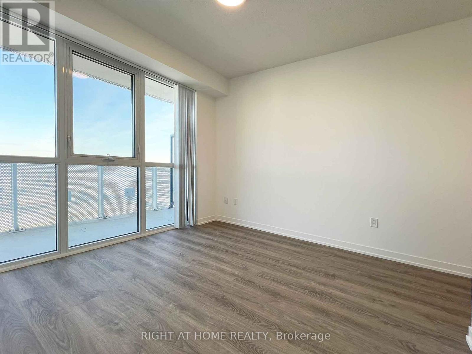 3907 - 8 Interchange Way Property Photo 6