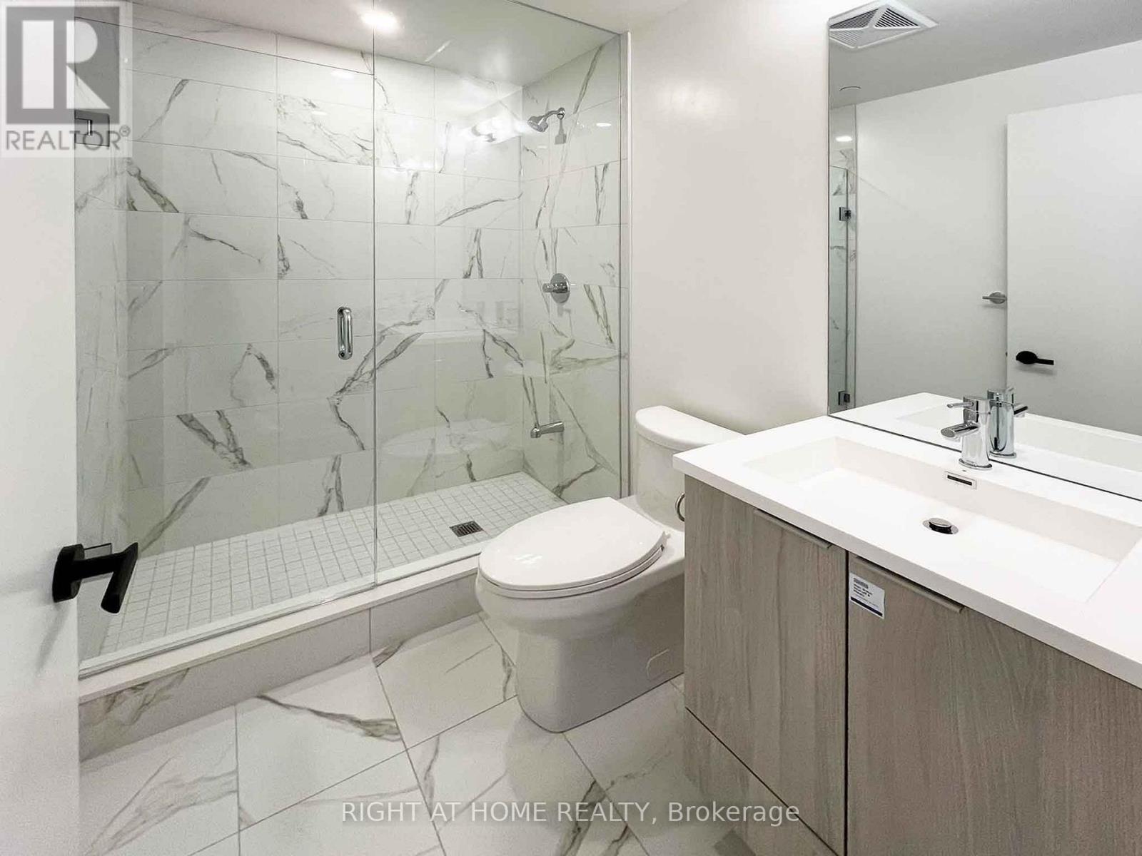 3907 - 8 Interchange Way Property Photo 7
