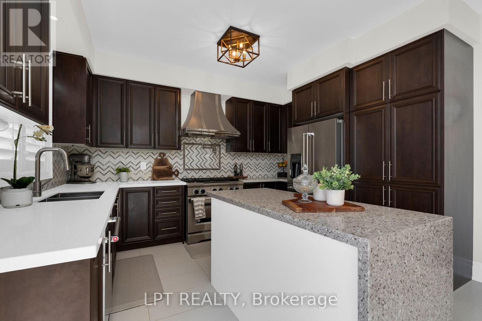 1333 Harrington Street Property Photo 8