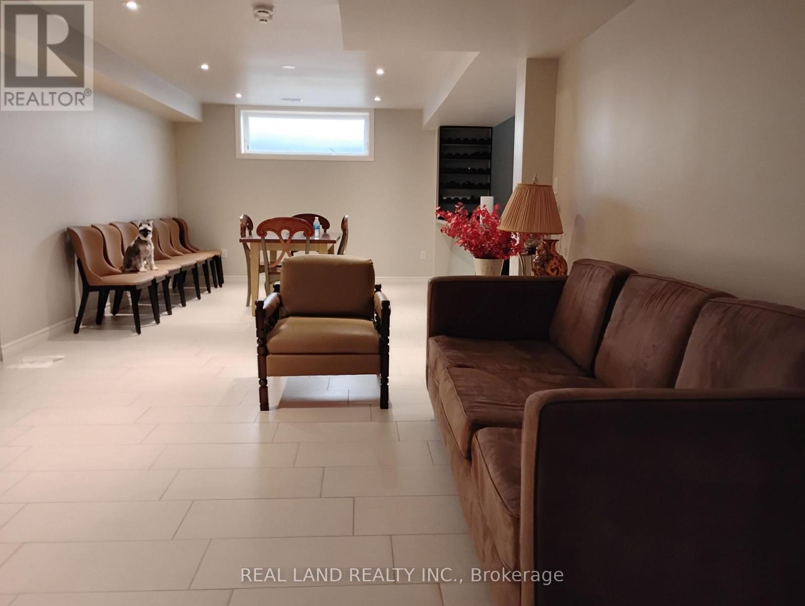 (BASEMENT)190 HILLSVIEW DRIVE N