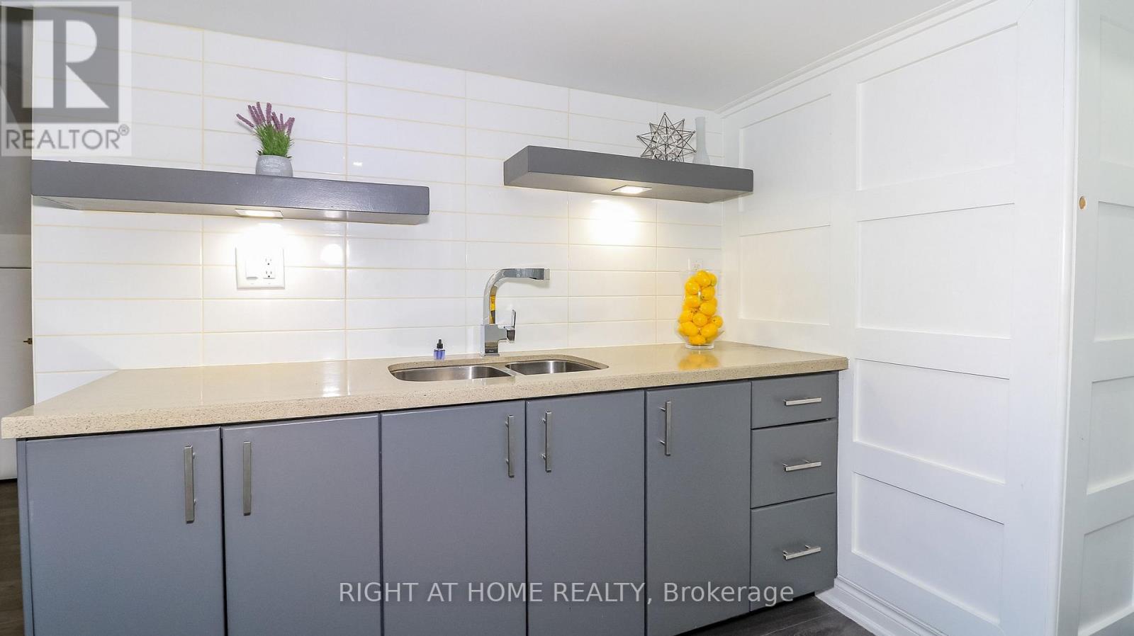 8 Sunset Street Property Photo 22