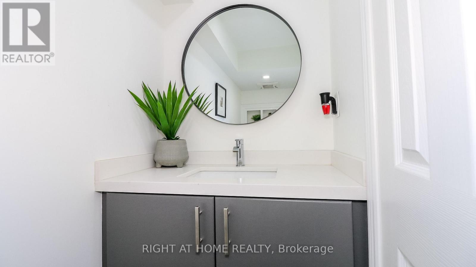 8 Sunset Street Property Photo 23
