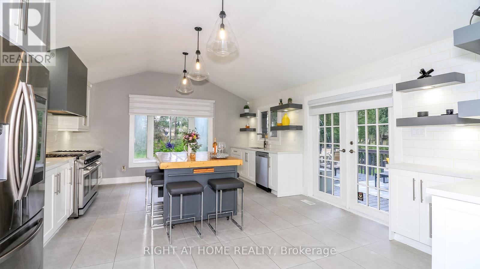 8 Sunset Street Property Photo 34