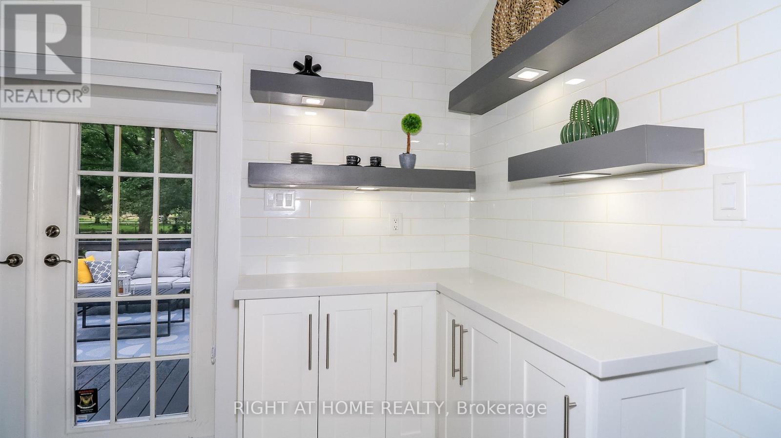 8 Sunset Street Property Photo 35