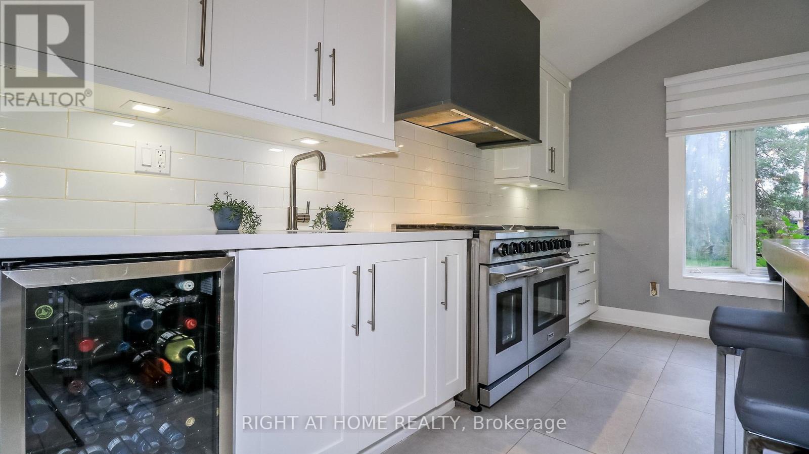 8 Sunset Street Property Photo 37